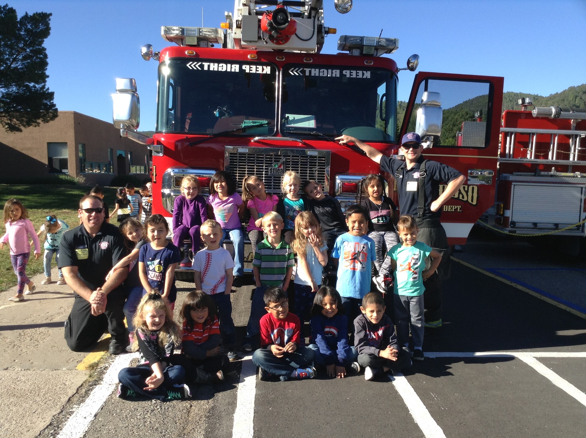 Nob Hill Students with the Fire Department